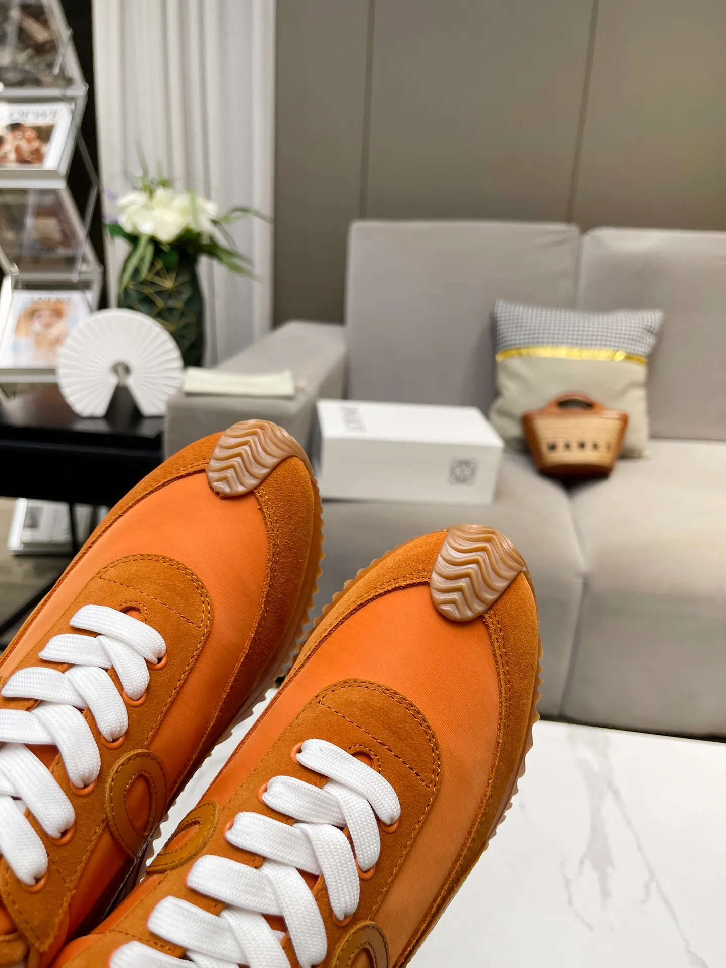 👟👟Ex-factory price 520👟👟 Men's code +10 Women's model: 35--39 (customized code 40 for women), Men's model: 40--44 (customized code 45 for men), 🔥🔥Hot LOEWE 2024 latest inner color block moral training shoes Forrest Gump shoes super good-looking super versatile color block stitching upper Very high-end hidden inner vagina 4cm! The heel has a novel design, is soft and comfortable, and has an exclusive brand logo on the side. It will be rated as the most comfortable sneaker of the year and is a must-have for your shoe cabinet!  The upper is made of special original cowhide + original cloth imported from Australia. The cowhide insole / original private model is exclusively customized with a 1:1 outsole!  Complete set in original packaging.